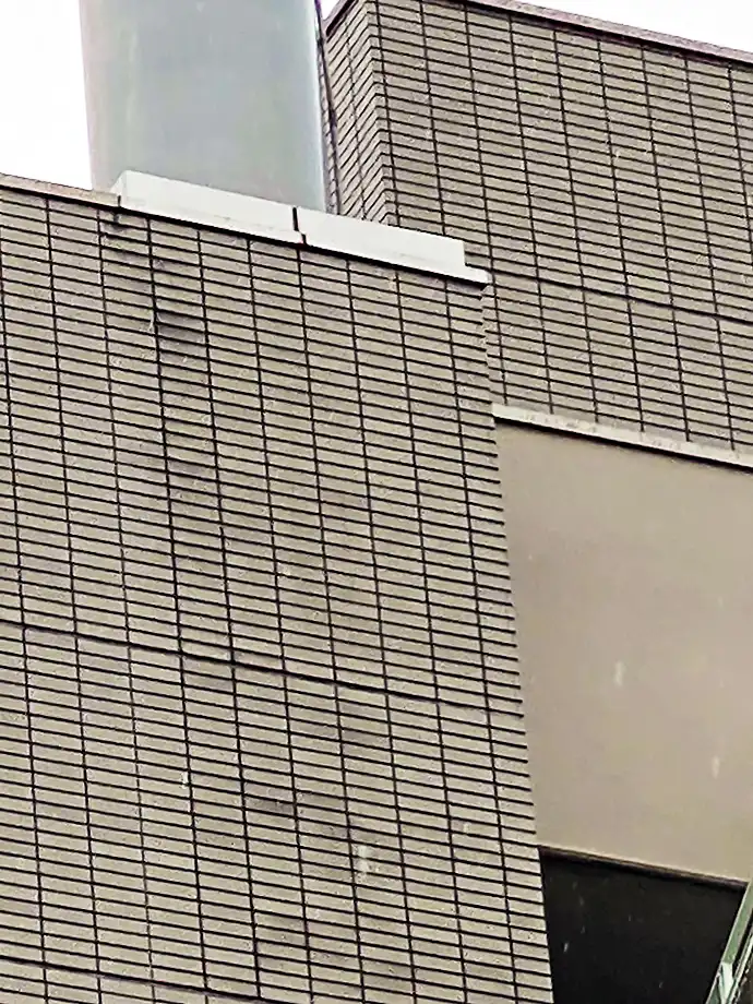 春日部市庁舎の建替前の外壁